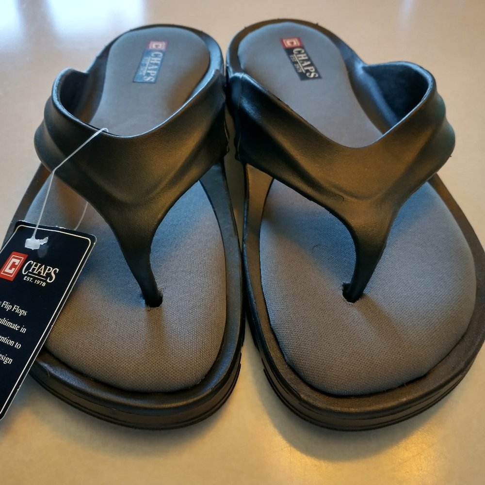 NWT CHAPS MEN'S THONG, SLIDE, FLIP FLOP SANDALS WITH MEMORY FOAM  Size M (8-9)